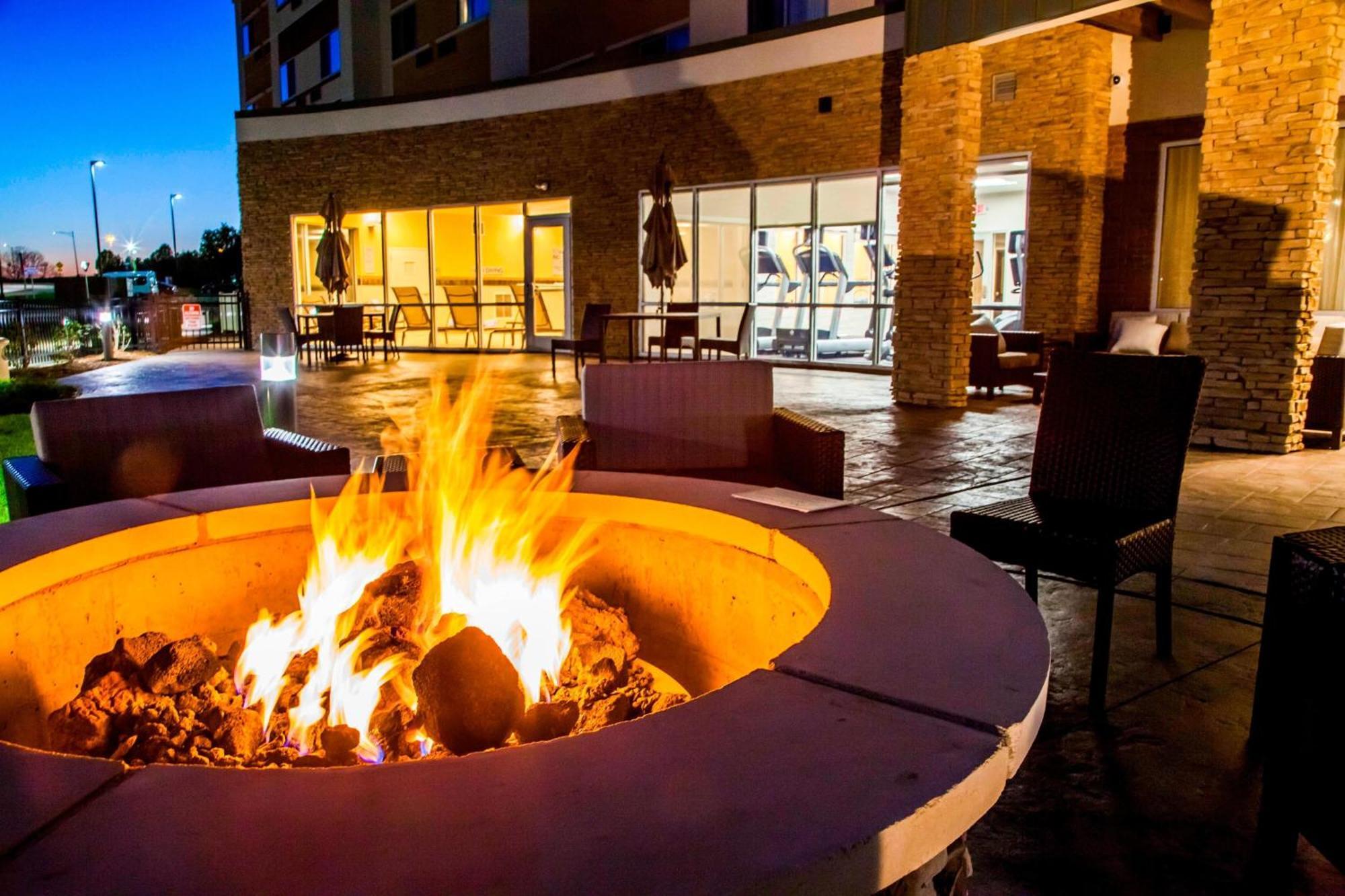 Courtyard By Marriott St. Louis St. Peters Hotel Saint Peters Buitenkant foto