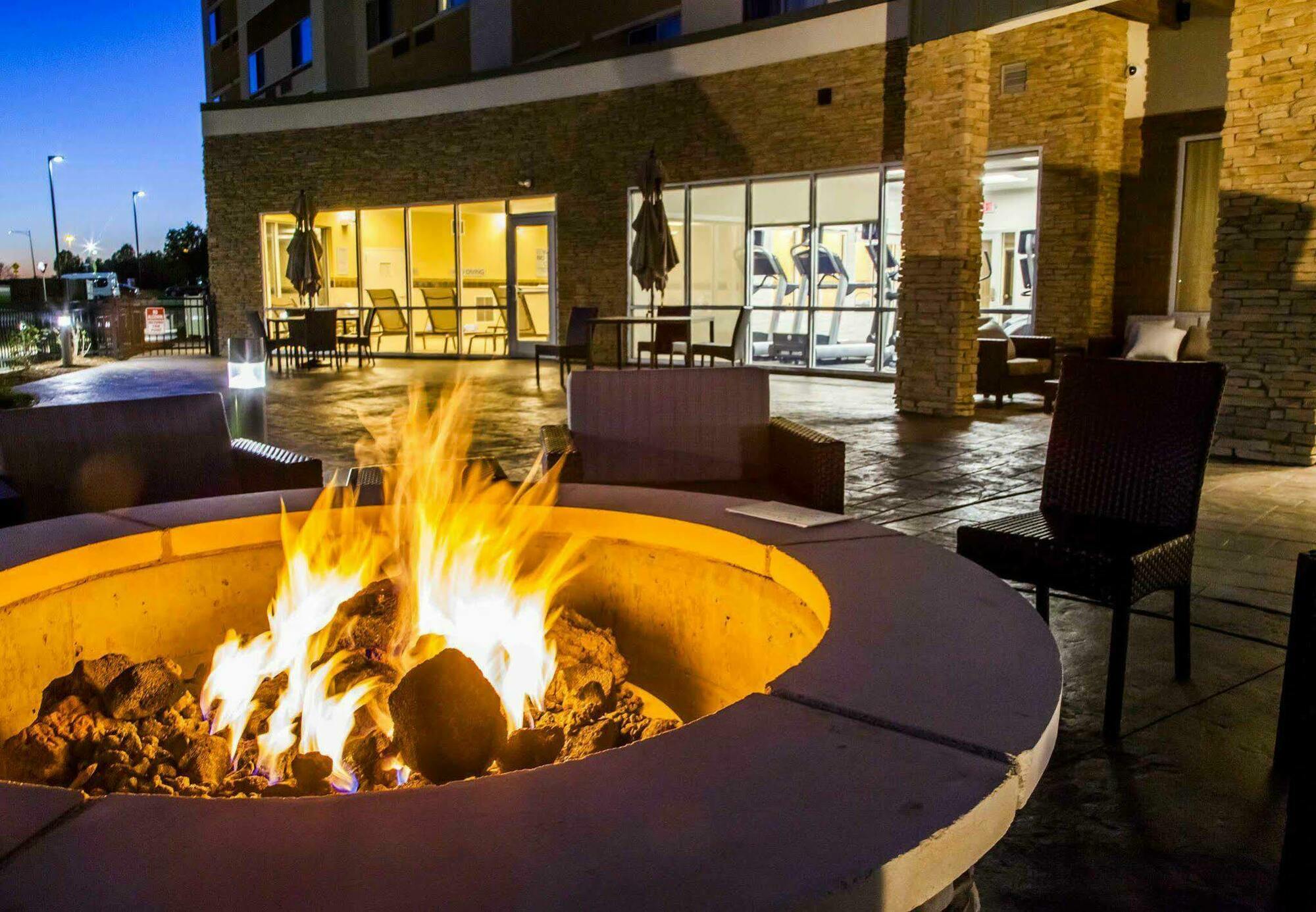 Courtyard By Marriott St. Louis St. Peters Hotel Saint Peters Buitenkant foto
